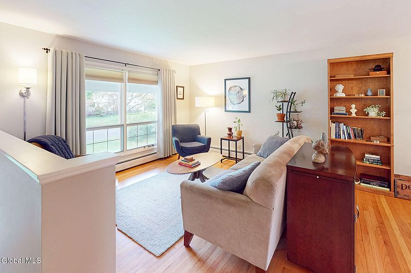 3rd image of 59 Brookview Avenue