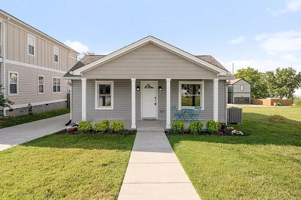 3 bed, 1776 sqft, $3,300 — Photo 2