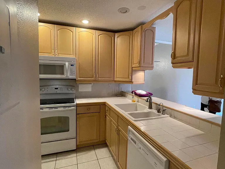 1425 Malibu Cir NE #111 — Photo 25