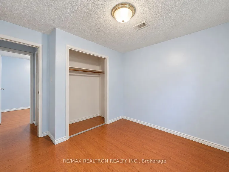 414 The Queensway Rd S — Photo 9