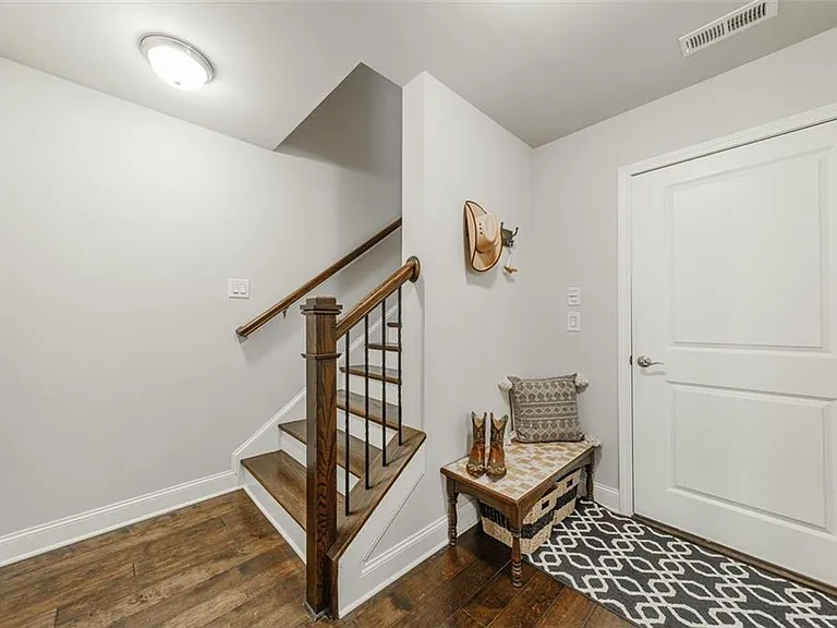 690 Arklow Dr — Photo 31