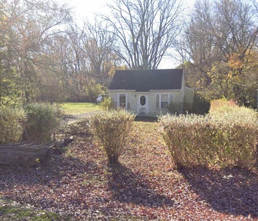 2nd image of 35431 Beverly Rd