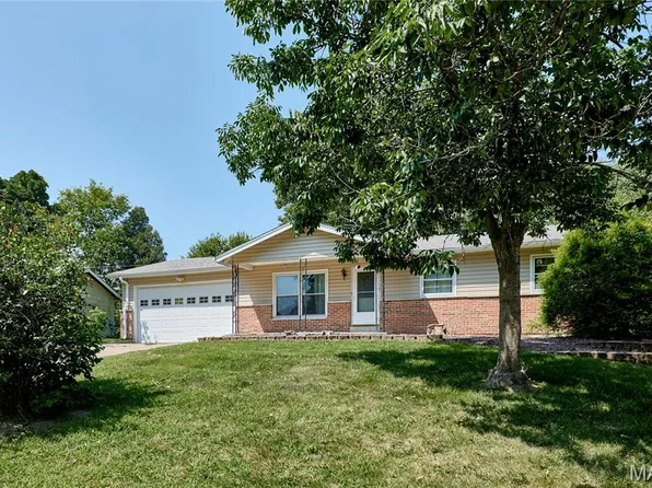318 Capri Dr, O'Fallon, MO 63366