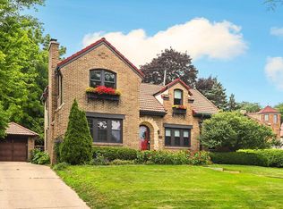 6304 Upper Pkwy N, Wauwatosa, WI 53213