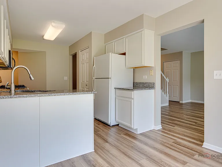 2487 Dickens Dr — Photo 8
