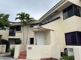 8156 NW 15th Mnr
