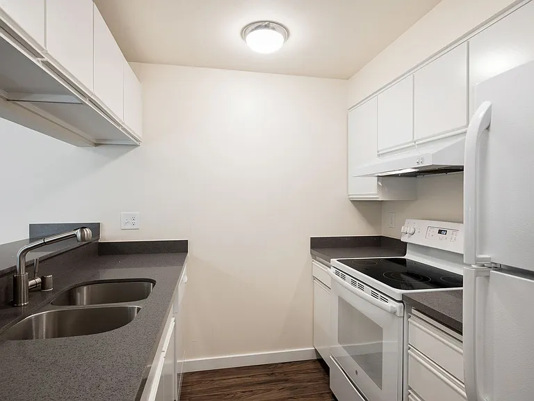 Daniels Apartments — Photo 9
