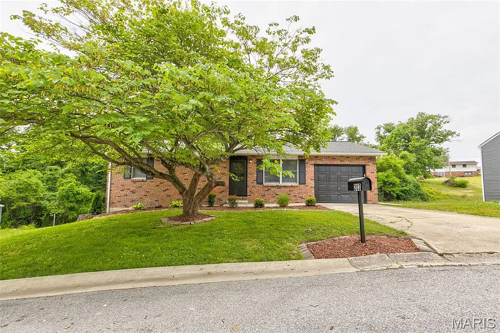203 Pine Ridge Dr photo 1