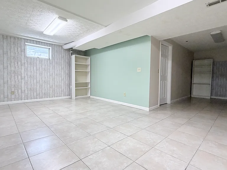 6112 Tarn Cir — Photo 40