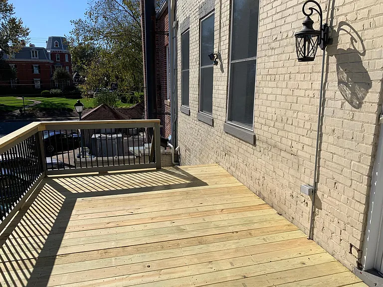 135 W Union St — Photo 28