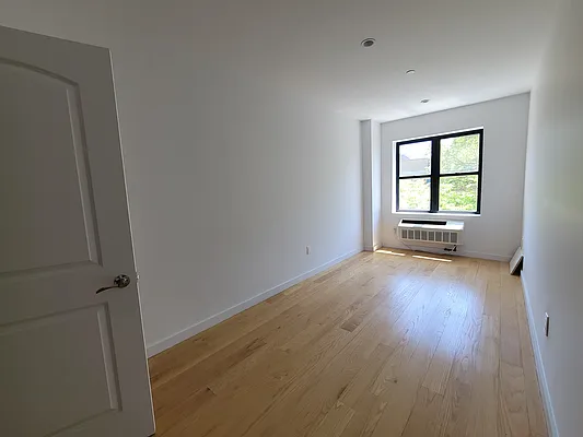 Rented by Capri Jet Realty Corp | media 20