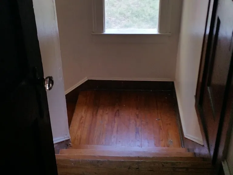 154 E Herndon St #B — Photo 9