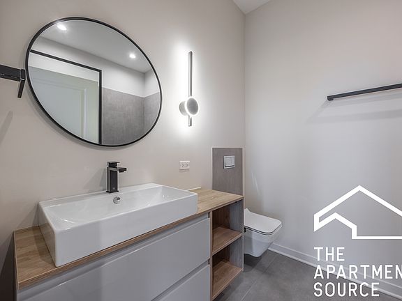 5th image of 3209 N Narragansett Ave #301