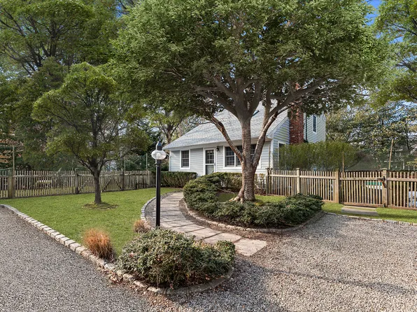 https://photos.zillowstatic.com/fp/124807d3b36604ca95bca019f4aa7016-p_e.webp
