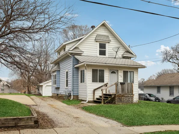 709 Pleasant View Dr, Des Moines, IA 50315