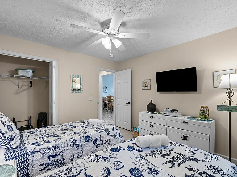 557 White River Dr #12H — Photo 27