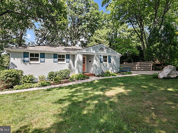 2nd image of 3829 Denfeld Ave