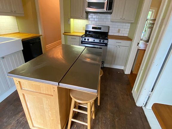 Kitchen with gas range, dishwasher, and eat-in area