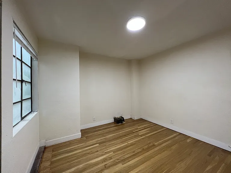 2541-2569 Le Conte Ave — Photo 56