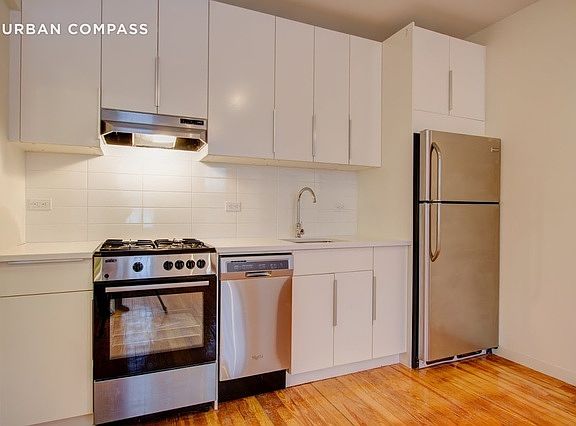 2nd image of 934 Pacific St #2