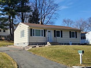 60 Pinecrest Dr, Springfield, MA 01118