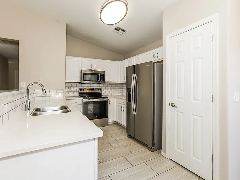 2460 W Tanner Ranch Rd — Photo 8