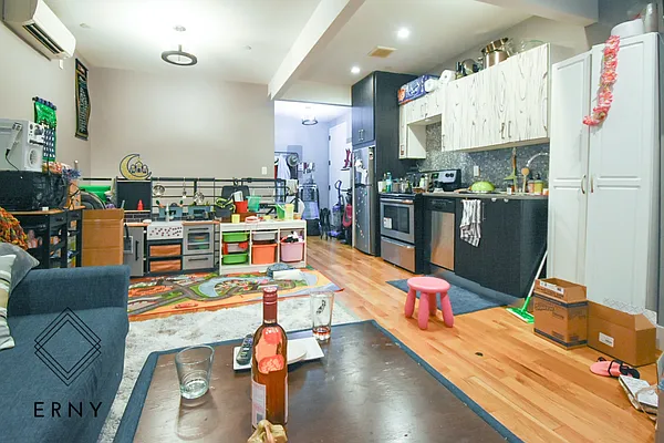 Rented by ERNY LLC | media 10