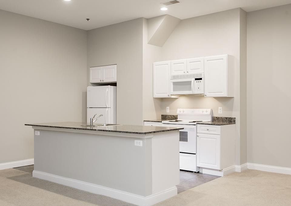 1st image of 1011 Chestnut St Unit 204W