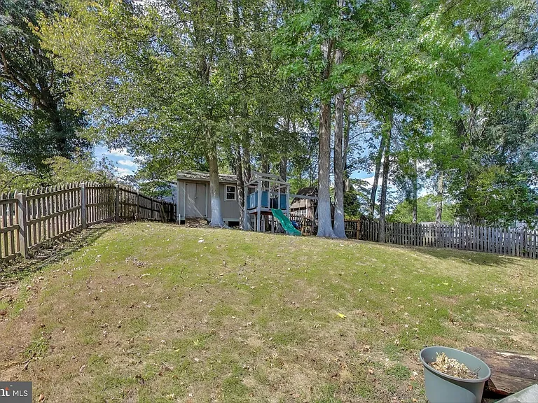 9217 Briarchip St — Photo 38