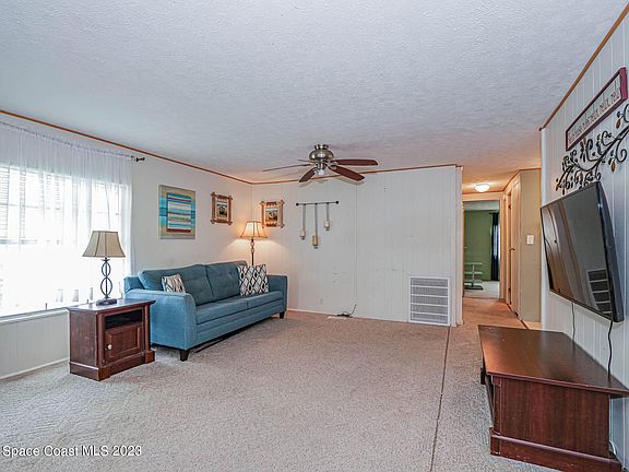 5th image of 1063 Manila Dr