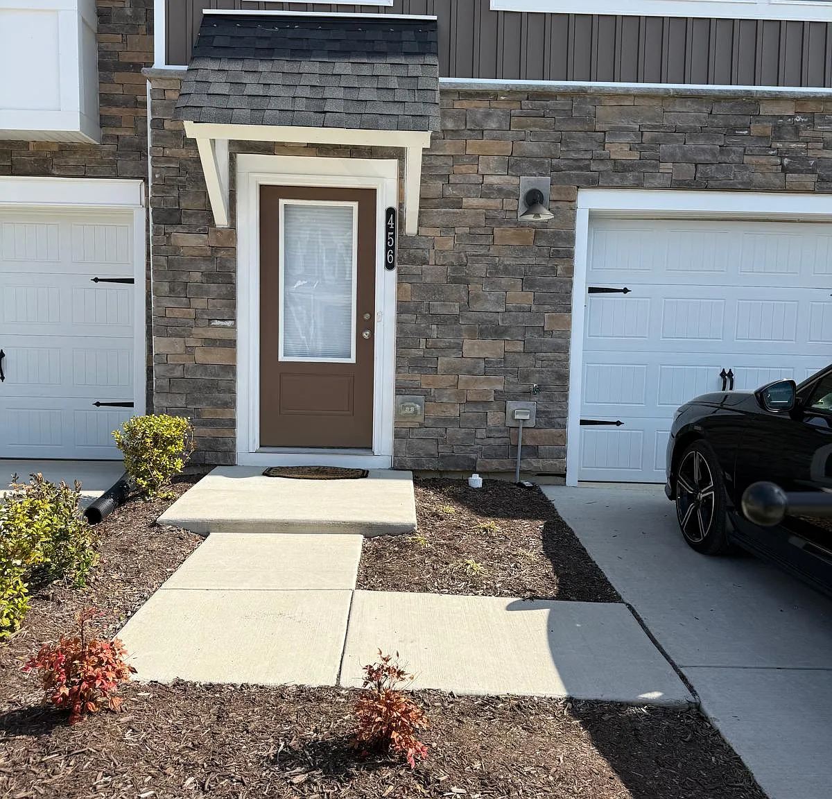 3 bed, 2061 sqft, $2,650 — Photo 2