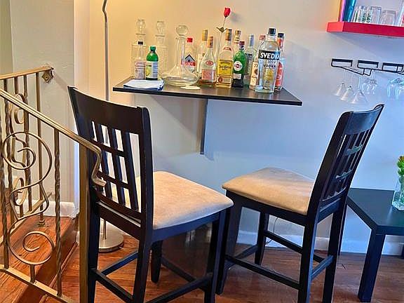 3rd image of 19 Lyons Ave APT 203