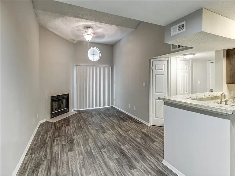 The Hub at 934 Apartments — Photo 23