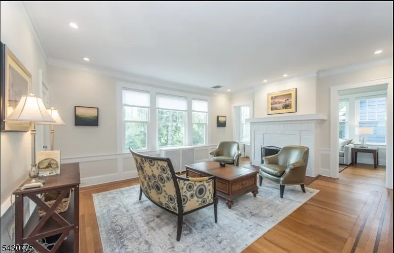 3 bed, 2.0 bath, $6,000 — Photo 2