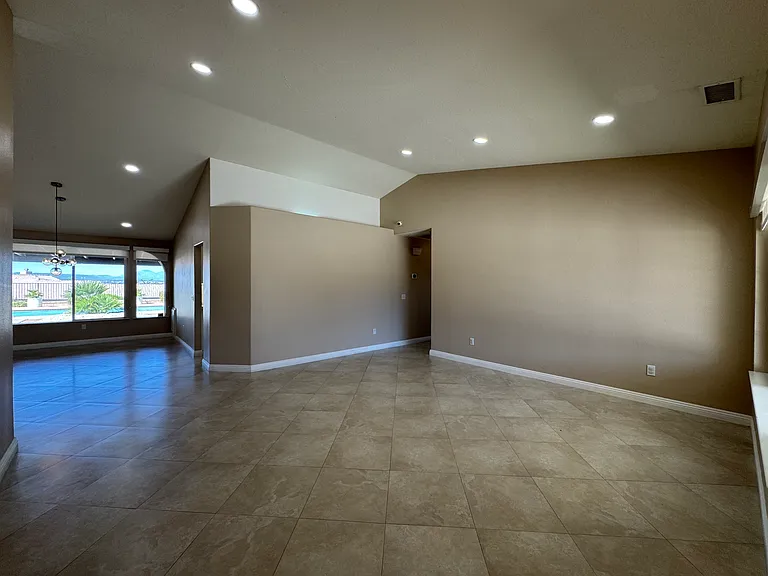 12552 Overlook Rd — Photo 2