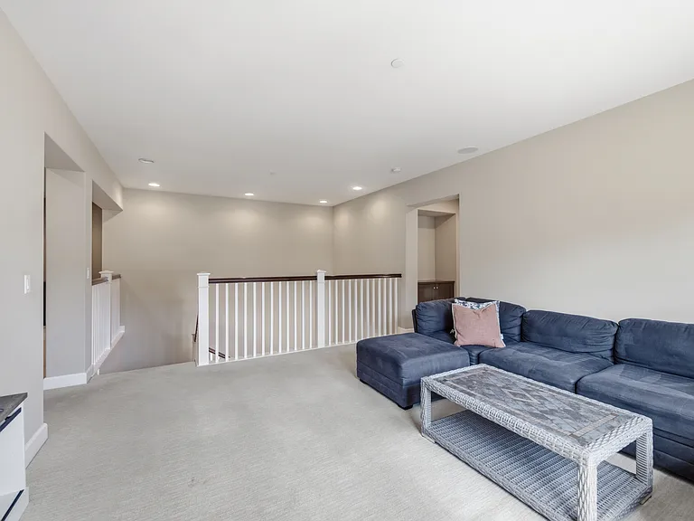 138 Mayflower St — Photo 26