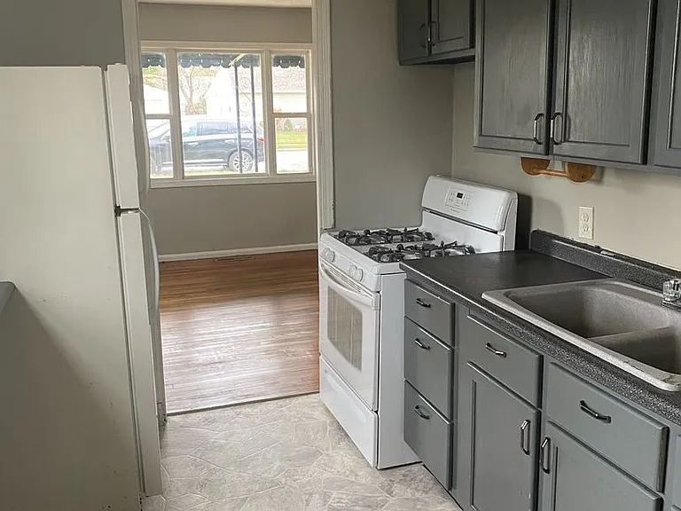 2922 Underwood St — Photo 4