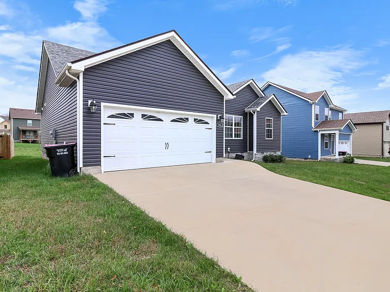 306 Lugano Ln — Photo 2