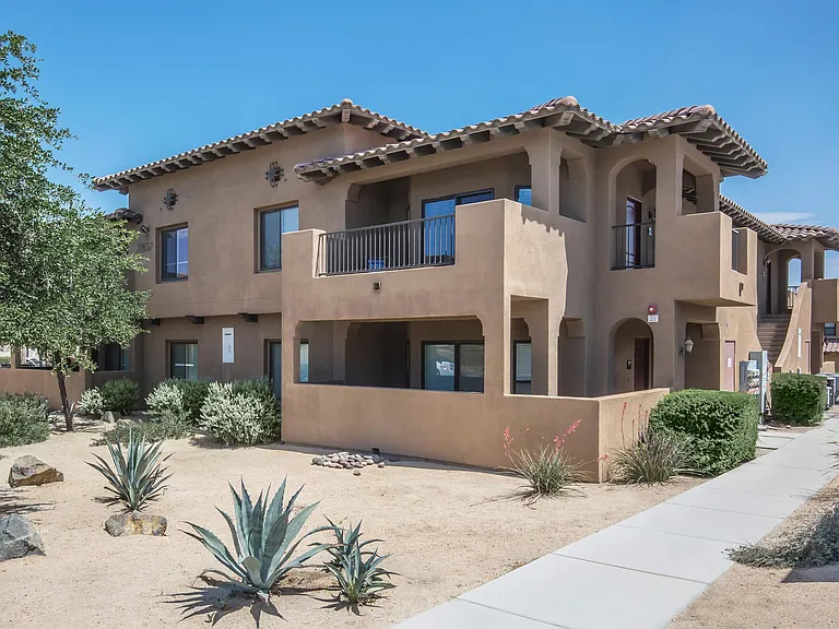 Vineyards at Palm Desert Apartment Homes — Photo 13