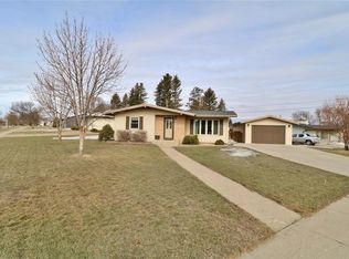 704 19th Ave SW, Minot, ND 58701