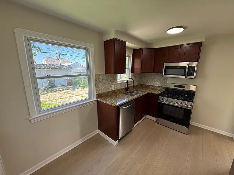 5602 Westlake Ave — Photo 9