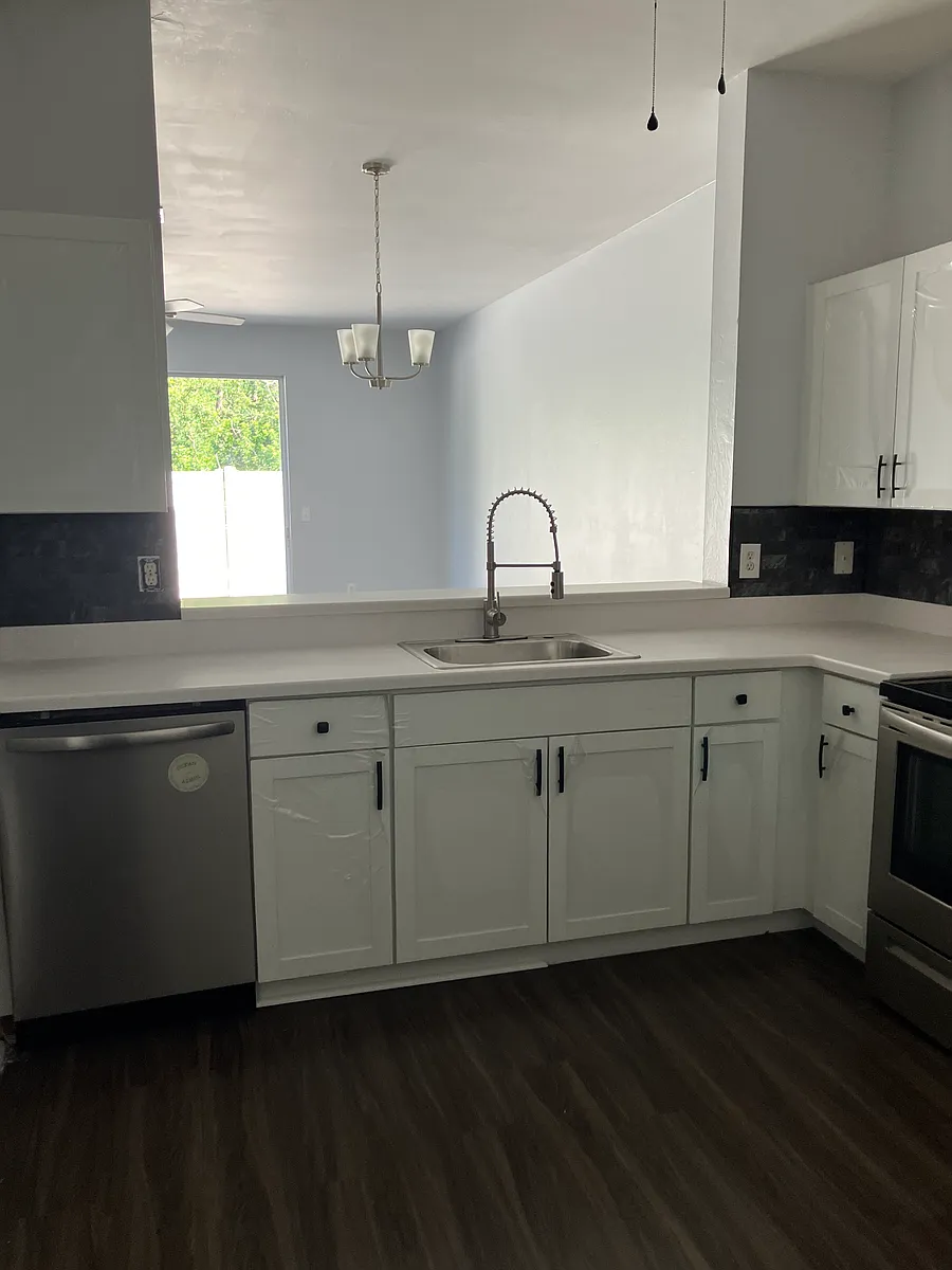 Building Photo - 3630 Pine Oak Cir #105