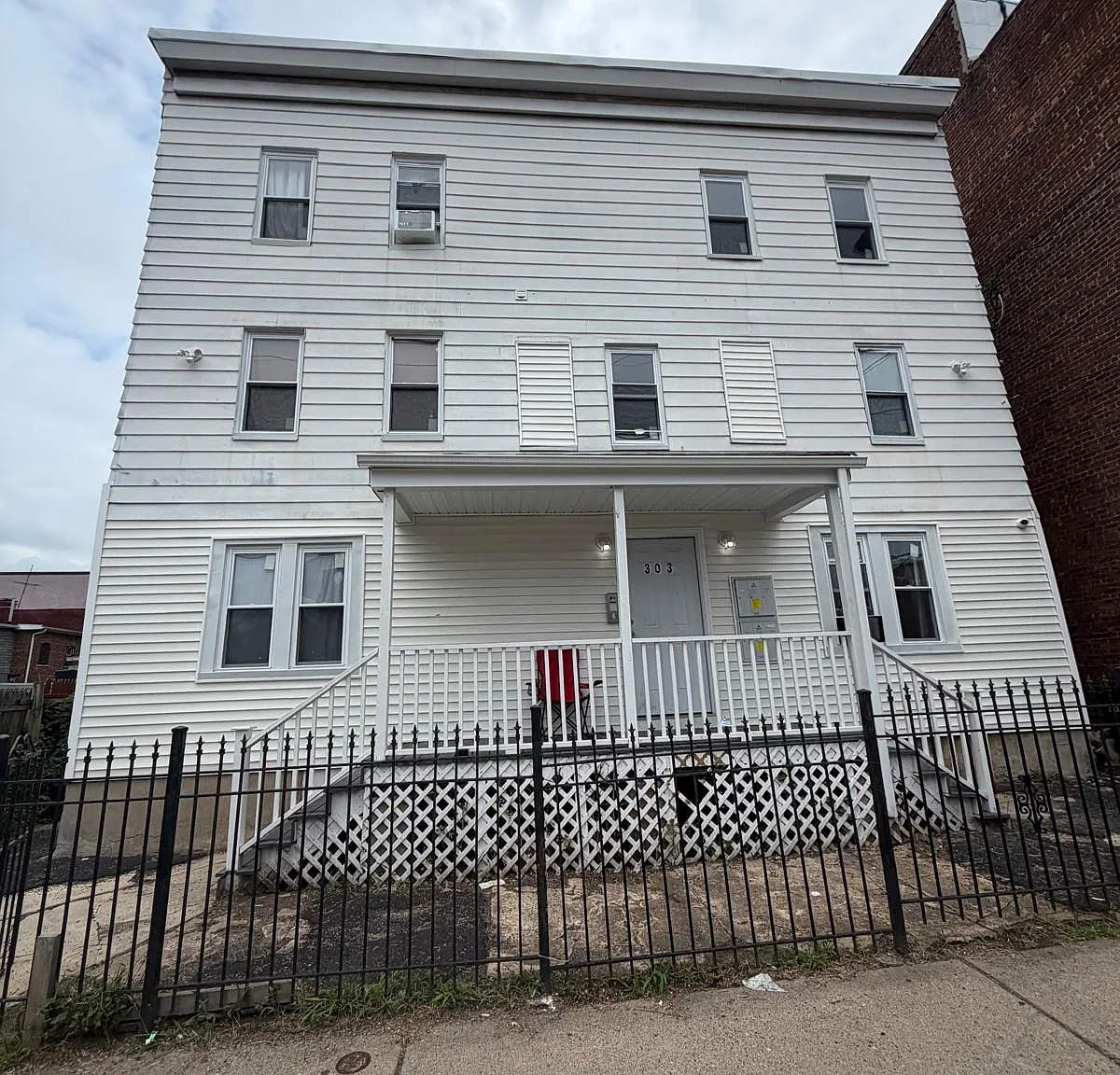 3 bed, $2,400 — Photo 1