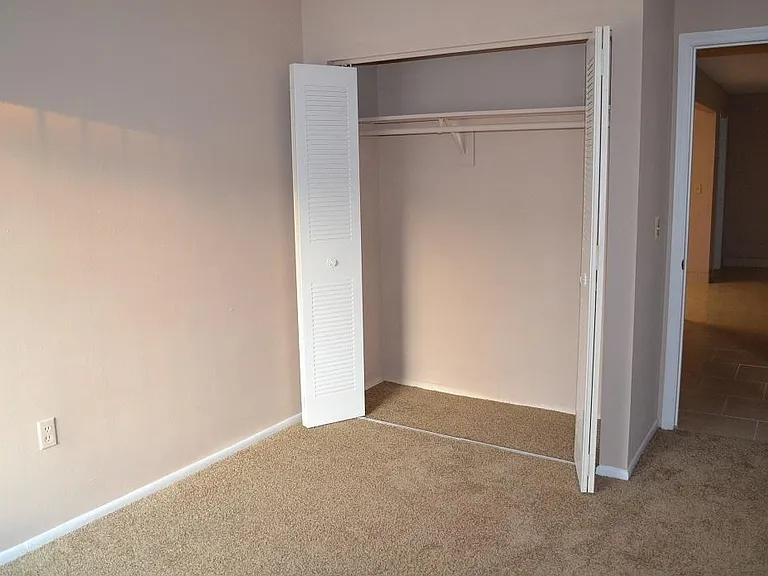 Beltrees Plaza Apartments — Photo 34