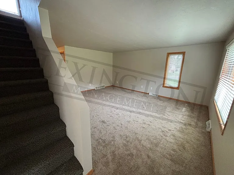 3222 Lakeview Dr — Photo 7