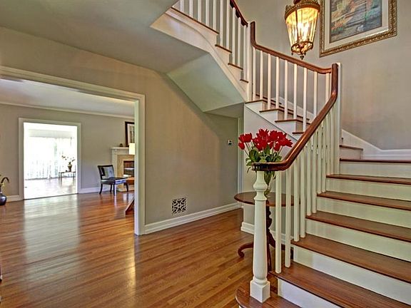 5th image of 2140 Pinecrest Dr