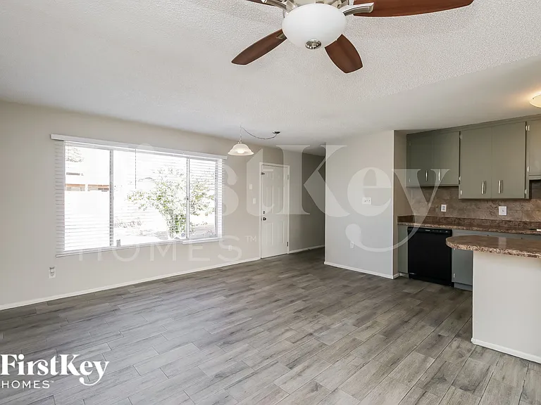 2030 E Aspen Ave — Photo 5