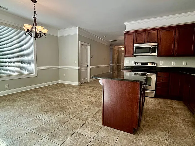 431 Georgetown Cir — Photo 13