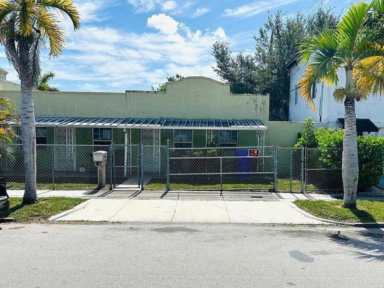 1801 SW 10th St #930 — Photo 1