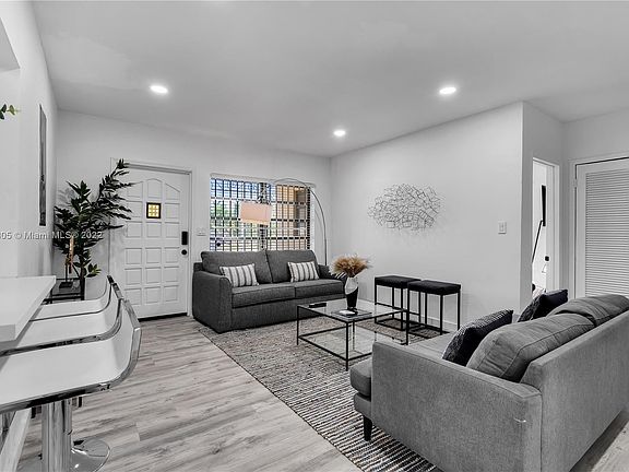 5th image of 1510 Normandy Dr #1